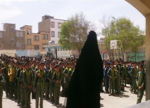 معرفی کتاب «آنک آن یتیم نظر کرده» 