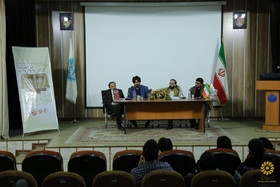 نشست کتاب خوان دانشگاهی و حوزوی با موضوع انقلاب اسلامی 