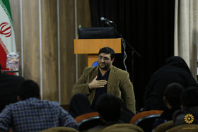 نشست کتاب خوان دانشگاهی و حوزوی با موضوع انقلاب اسلامی 