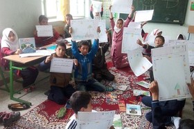 دوره‌های قصه‌گویی از کتاب «۱۰ قصه از امام رضا(ع)» در مدارس ابتدایی برگزار  شد - نهاد کتابخانه‌های عمومی کشور
