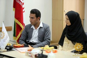 مراسم اهدای قرآن اهدایی مقام معظم رهبری به زوج مریوانی