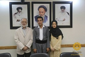 مراسم اهدای قرآن اهدایی مقام معظم رهبری به زوج مریوانی