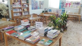 ایستگاه اهدای کتاب در کتابخانه عمومی حافظ شهرستان سلطانیه 	