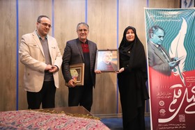 تجلیل از حسین فتاحی در آیین چهل قلم 