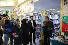 حضور علاقه مندان به ادب و فرهنگ و گفت و گو با حسین فتاحی 