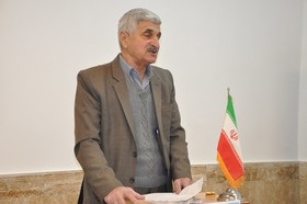 بهرام گلعلی پور، نویسنده، شاعر و فعال فرهنگی در بازدید از کتابخانه عمومی شمسی موسوی شهر واجارگاه