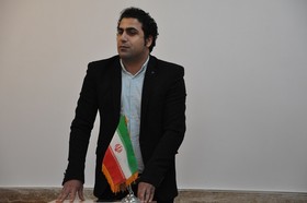 افتخار روحی فر، استاد دانشگاه و فعال فرهنگی در بازدید از کتابخانه عمومی شمسی موسوی شهر واجارگاهردی گیلان1