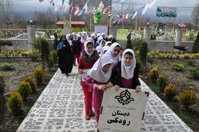 مشارکت علاقمندان به کتاب و کتابخوانی در طرح ملی کتابخانه گردی در کتابخانه عمومی شمسی موسوی شهر واجارگاه
