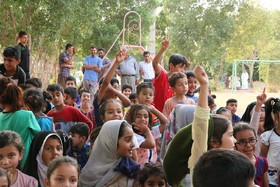 با بهار مهربانی کتابخانه های عمومی، ماه مهربانی در روستای بندقیر شوشتر کامل شد