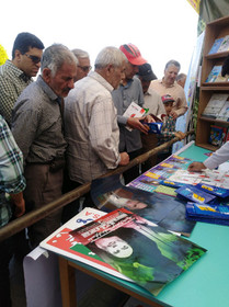 غرفه اداره کل کتابخانه های عمومی اصفهان در مسیر راهپیمایی روز جهانی قدس