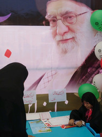 غرفه اداره کل کتابخانه های عمومی اصفهان در مسیر راهپیمایی روز جهانی قدس
