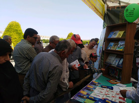 غرفه اداره کل کتابخانه های عمومی اصفهان در مسیر راهپیمایی روز جهانی قدس