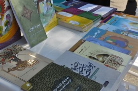 مشاوره و ثبت نام آنلاین راهپیمایان روز جهانی قدس در گیلان با استقرار ایستگاه کتابخانه سیار منطقه آزاد انزلی در مسیر راهپیمایی به روایت تصویر
