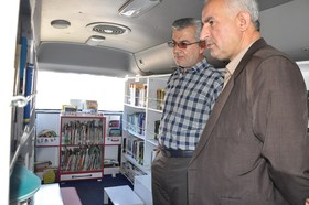 مشاوره و ثبت نام آنلاین راهپیمایان روز جهانی قدس در گیلان با استقرار ایستگاه کتابخانه سیار منطقه آزاد انزلی در مسیر راهپیمایی به روایت تصویر