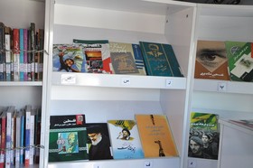 مشاوره و ثبت نام آنلاین راهپیمایان روز جهانی قدس در گیلان با استقرار ایستگاه کتابخانه سیار منطقه آزاد انزلی در مسیر راهپیمایی به روایت تصویر