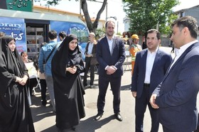 مشاوره و ثبت نام آنلاین راهپیمایان روز جهانی قدس در گیلان با استقرار ایستگاه کتابخانه سیار منطقه آزاد انزلی در مسیر راهپیمایی به روایت تصویر