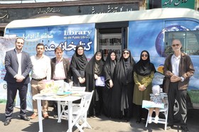 مشاوره و ثبت نام آنلاین راهپیمایان روز جهانی قدس در گیلان با استقرار ایستگاه کتابخانه سیار منطقه آزاد انزلی در مسیر راهپیمایی به روایت تصویر