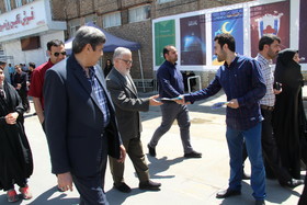 توزیع بروشور جشنواره رضوی در راهپیمایی روز قدس اراک