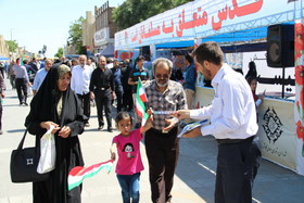 توزیع بروشور جشنواره رضوی در راهپیمایی روز قدس اراک