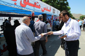 توزیع بروشور جشنواره رضوی در راهپیمایی روز قدس اراک