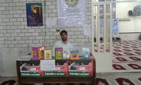 روز قدس- میز نمایش منابع نهمین دوره جشنواره کتابخوانی رضوی در راهپیمایی روز قدس باوی
