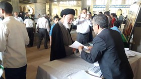 برپایی غرفه در مصلی نماز جمعه مرودشت و تبلیغ جشنواره کتابخوانی رضوی