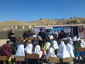 برگزاری جشن «مهربانی در مهر» در روستای سیل زده دمرود معمولان