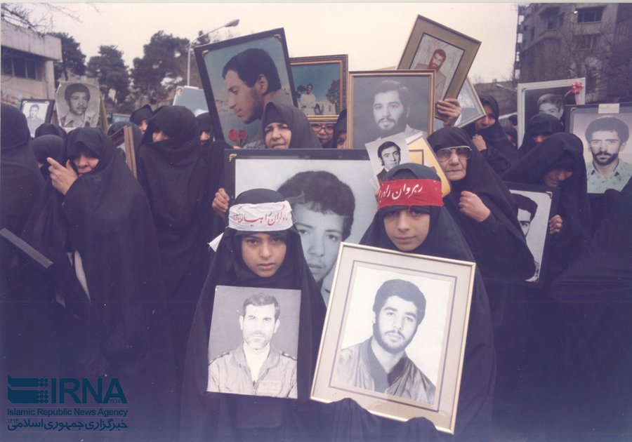 نمایشگاه مجازی جلوه های حضور زنان در دفاع مقدس 1365-01-01-راهپيمايي بانوان-امير علي جواديان.jpg