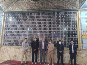 حضور کارکنان اداره کل کتابخانه‌های عمومی استان سمنان در گلزار شهدای امامزاده یحیی(ع)