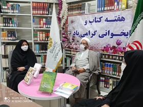 نشست کتاب خوان در کتابخانه عمومی دکتر شریعتی سرخس