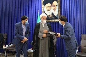 مراسم تجلیل از فعالان کتابخانه های عمومی و مروجان کتابخوانی کردستان