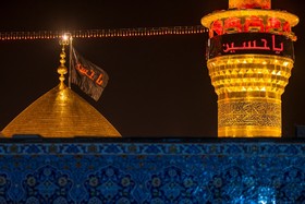تعویض پرچم حرم امام حسین (ع) در کربلا| عکس: حسین حاجیلری - محرم 1400