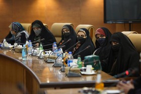 نشست تخصصی گفتگو پیرامون کتاب «تنها گریه کن»