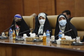 نشست تخصصی گفتگو پیرامون کتاب «تنها گریه کن»