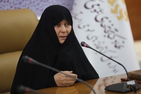اشرف سادات منتظری، راوی کتاب و مادر شهید محمد معماریان-نشست نقد کتاب «تنها گریه کن»