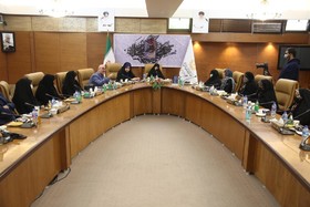 نشست تخصصی گفتگو پیرامون کتاب «تنها گریه کن»