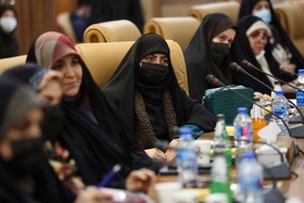 نشست تخصصی گفتگو پیرامون کتاب «تنها گریه کن»