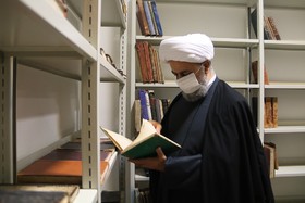 بازدید دبیرکل مجمع تقریب مذاهب اسلامی از کتابخانه مرکزی امام خامنه ای