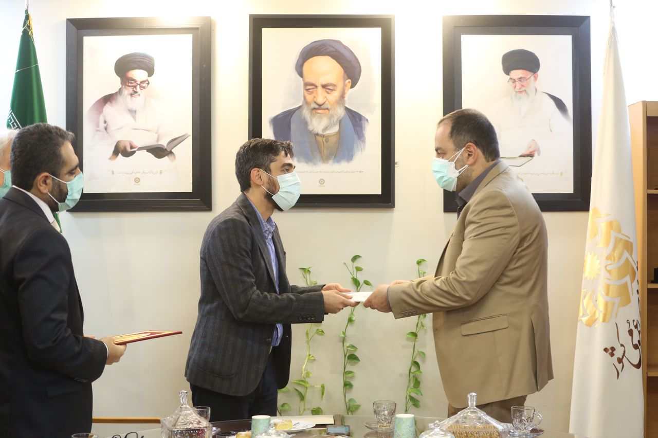 اساس ما در این مقطع کار توأم با آرامش، همراهی و صمیمت است