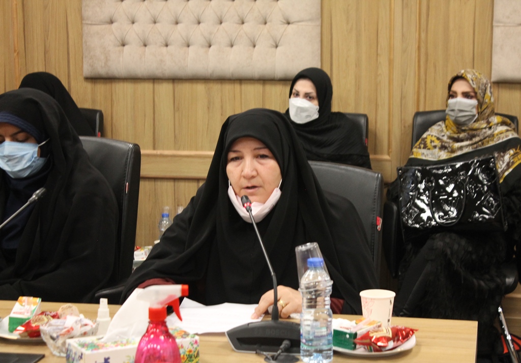 بانوی قرن، رهرو زهرای اطهر است