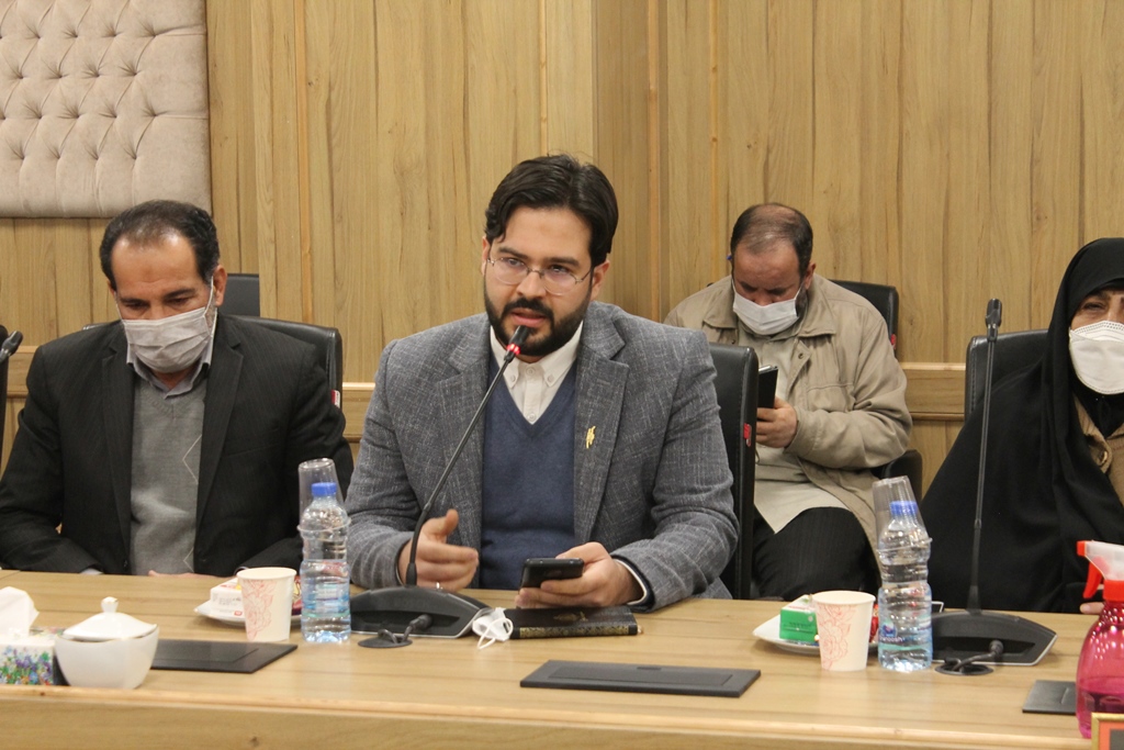 بانوی قرن، رهرو زهرای اطهر است