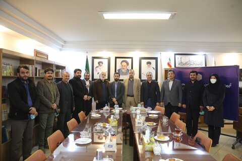 اساس ما در این مقطع کار توأم با آرامش، همراهی و صمیمت است