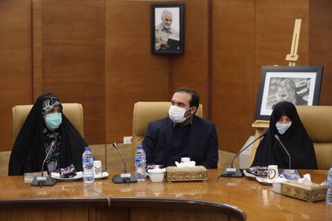 ویژه برنامه روایت مادری با محوریت کتاب «درگاه این خانه بوسیدنی است» برگزار شد