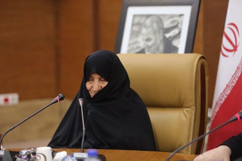 ویژه برنامه روایت مادری با محوریت کتاب «درگاه این خانه بوسیدنی است» برگزار شد