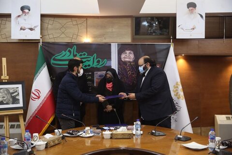 ویژه برنامه روایت مادری با محوریت کتاب «درگاه این خانه بوسیدنی است» برگزار شد