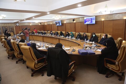 ویژه برنامه روایت مادری با محوریت کتاب «درگاه این خانه بوسیدنی است» برگزار شد