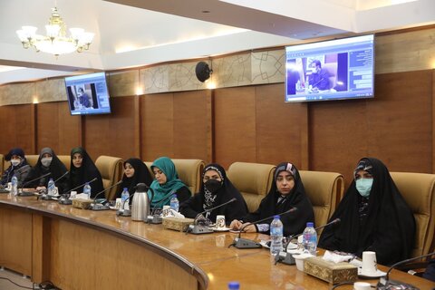 ویژه برنامه روایت مادری با محوریت کتاب «درگاه این خانه بوسیدنی است» برگزار شد