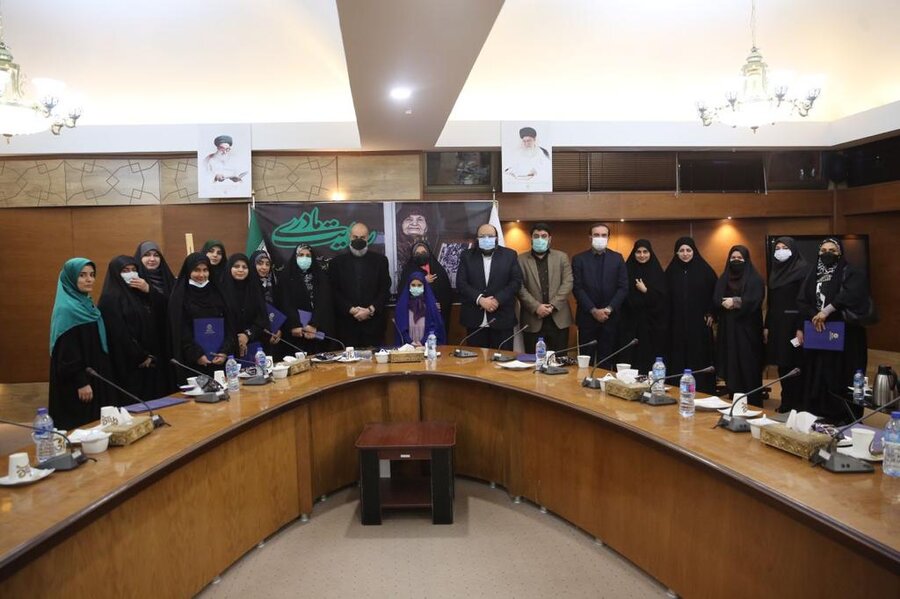 نشست روایت مادری