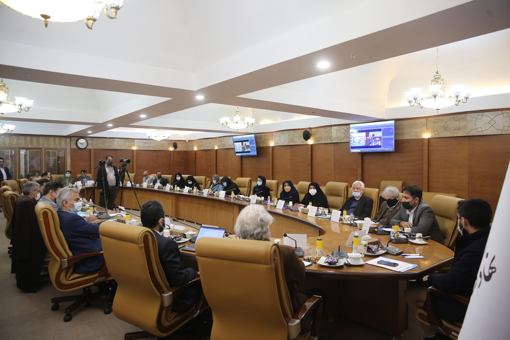 237626 نشست هم اندیشی سرپرست نهاد با پیشکسوتان و استادان علم اطلاعات و دانش شناسی برگزار شد