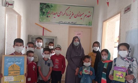 ماشین مهرورزی کتابدار، کتابها را به بچههای همسایه رساند